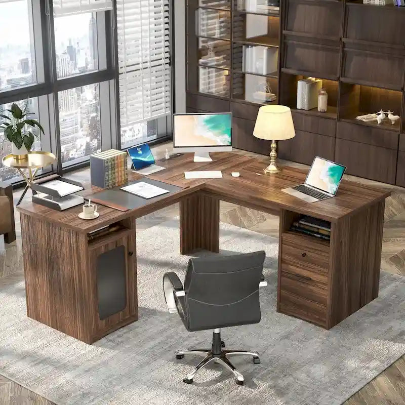 Bureau d'angle en L de style ferme moderne avec classeur et tiroirs, bureau de direction avec station de recharge