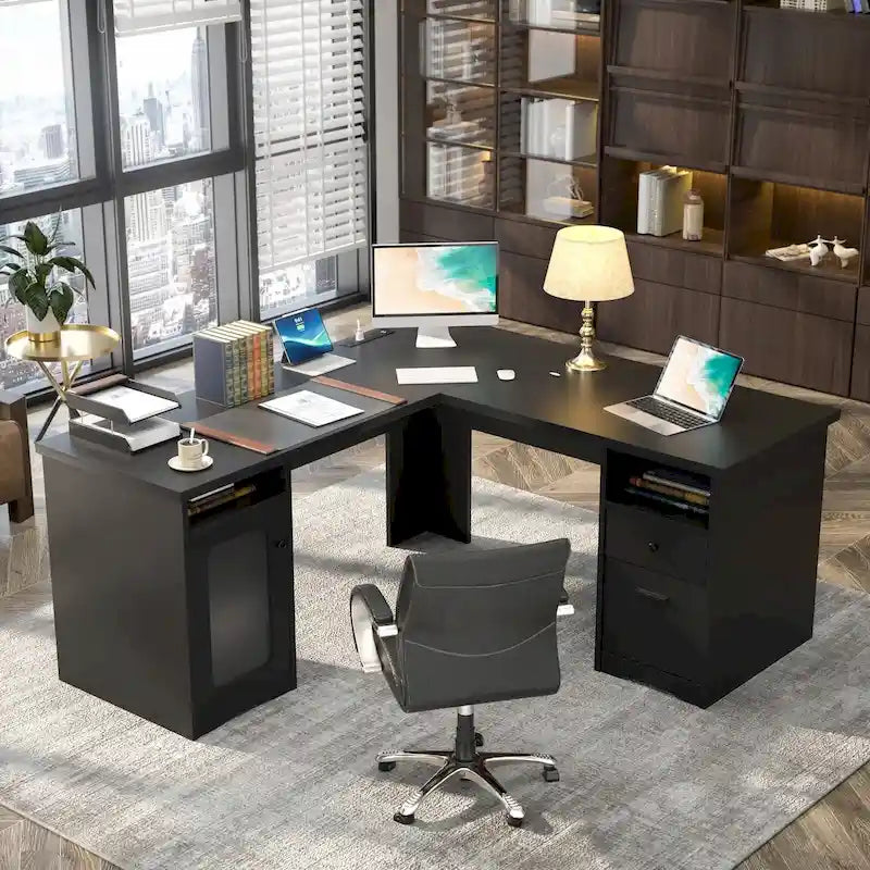 Bureau d'angle en L de style ferme moderne avec classeur et tiroirs, bureau de direction avec station de recharge