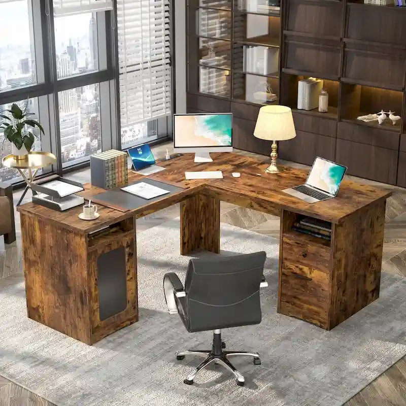 Bureau d'angle en L de style ferme moderne avec classeur et tiroirs, bureau de direction avec station de recharge