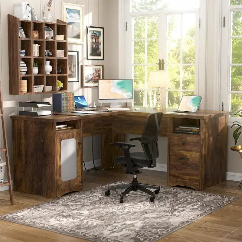 Bureau d'angle en L de style ferme moderne avec classeur et tiroirs, bureau de direction avec station de recharge